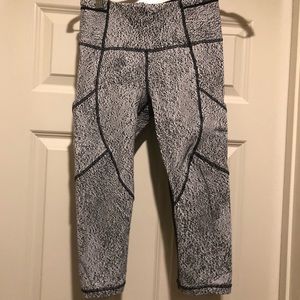 Lululemon size 4 cropped leggings